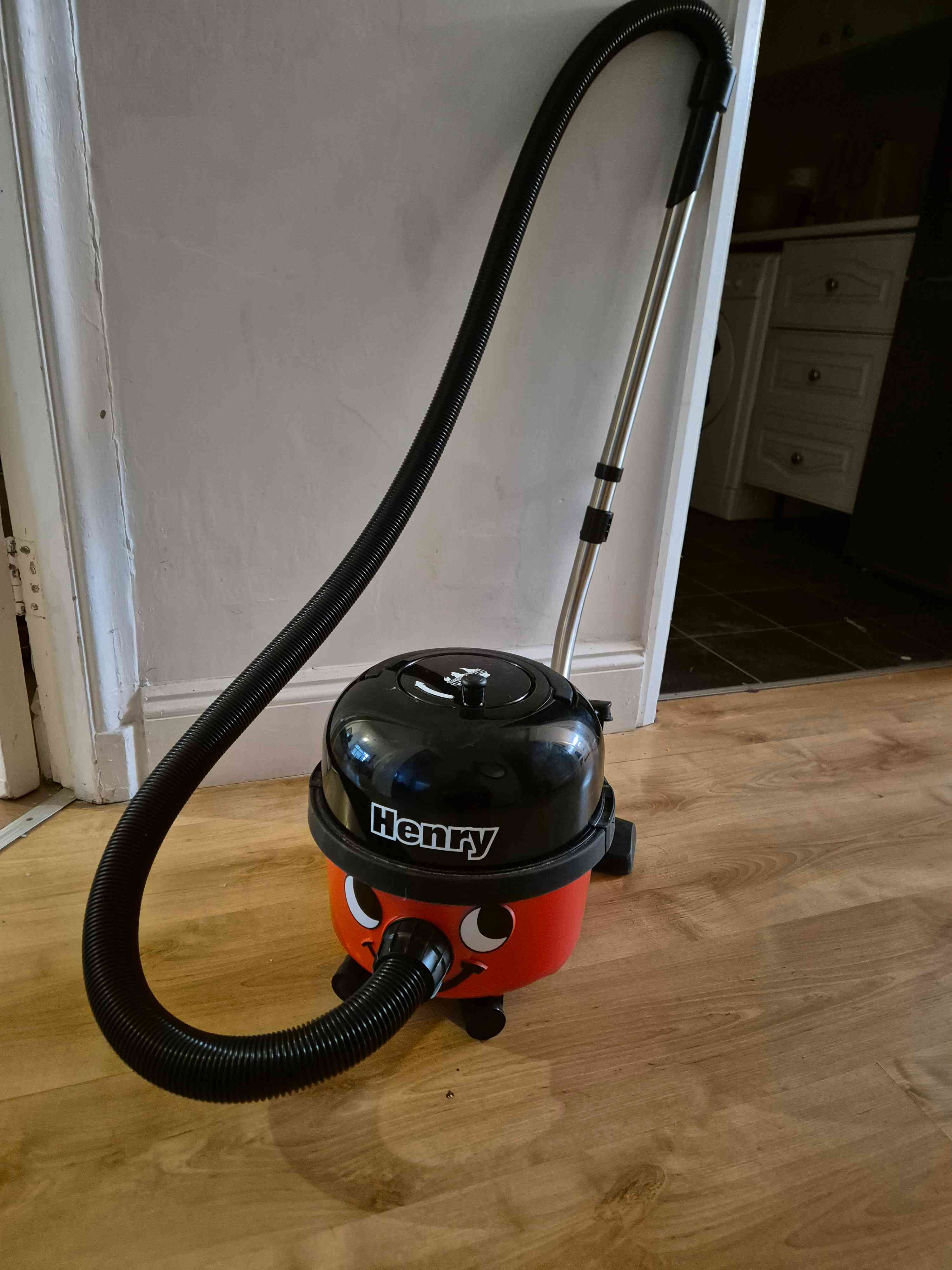 Vacuume Cleaner. Henry