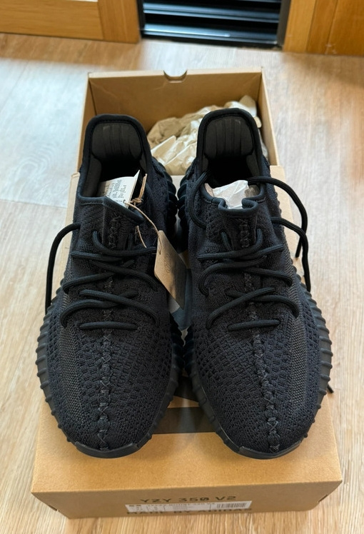 Yeezy black uk 8