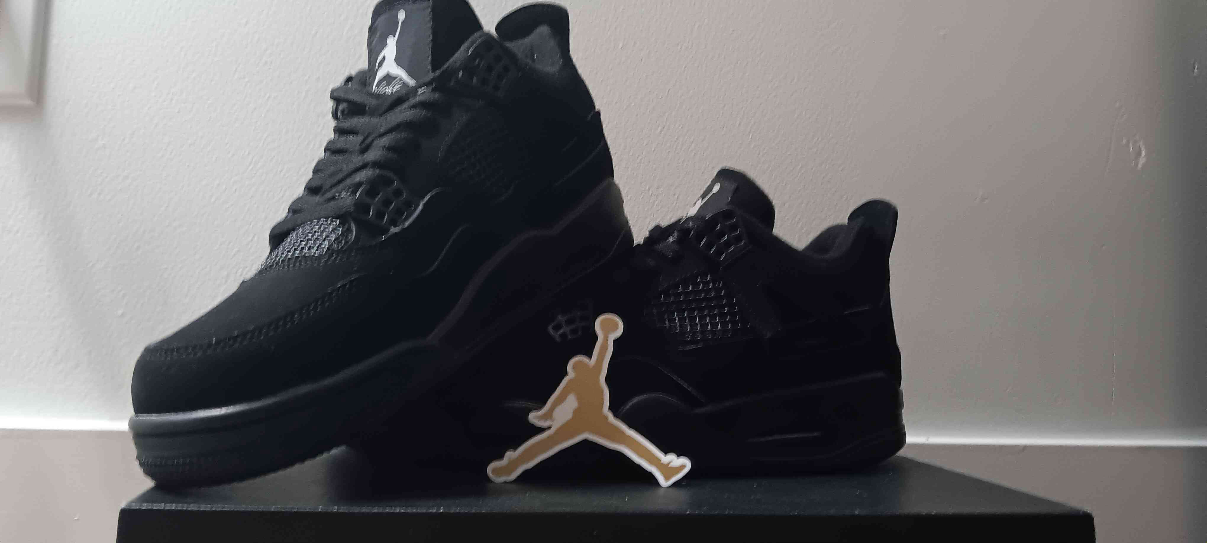 Jordan retro 4 black cat