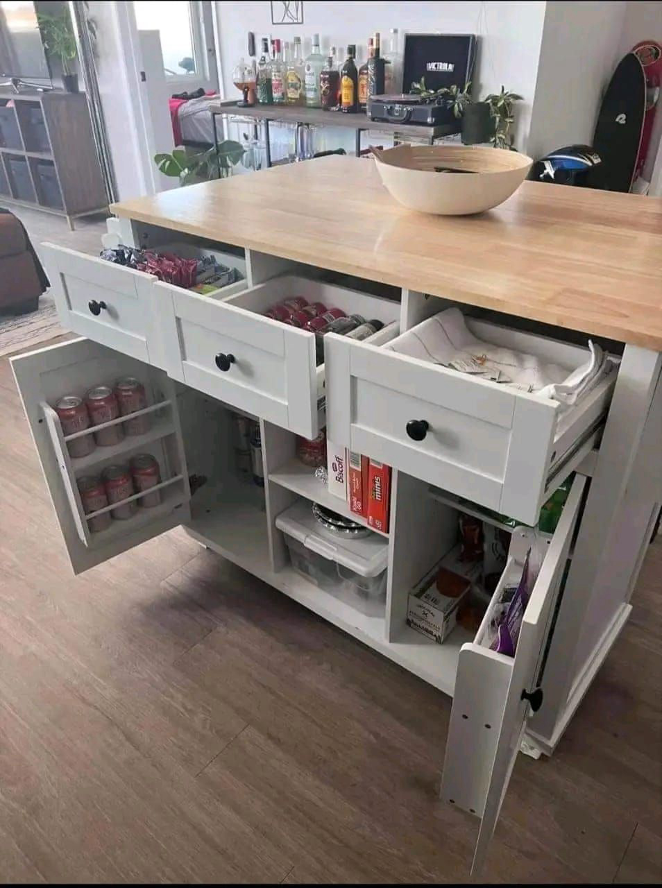 KITCHEN ISLAND 