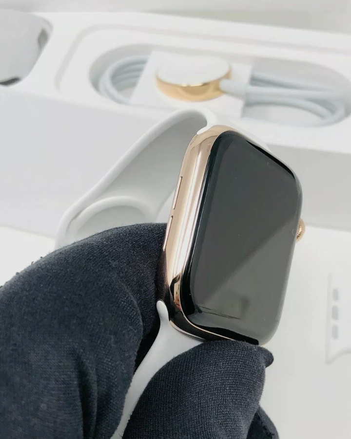 24K Rose Gold Plated 44MM Apple Watch SERIES 4 With White Sport Band
$999.00

Condition - Open box
Quantity - 5 sold 7 available
Item Number - 233111859975
Band Color - White
Band Material - Silicone/Rubber

Item description from the seller

44MM Apple Watch SERIES 4 24K Rose Gold Plated with White Sport Band Rose gold 