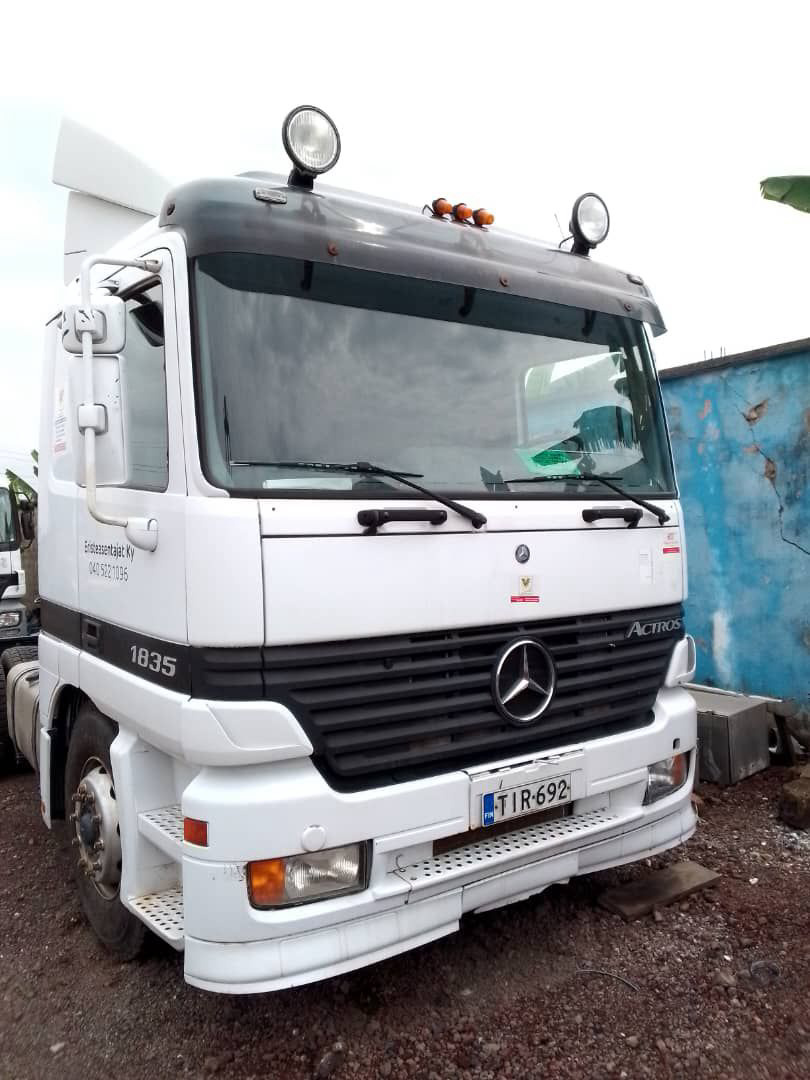 Tracteur routier Mercedes Benz actros 1835 occasion Europe 