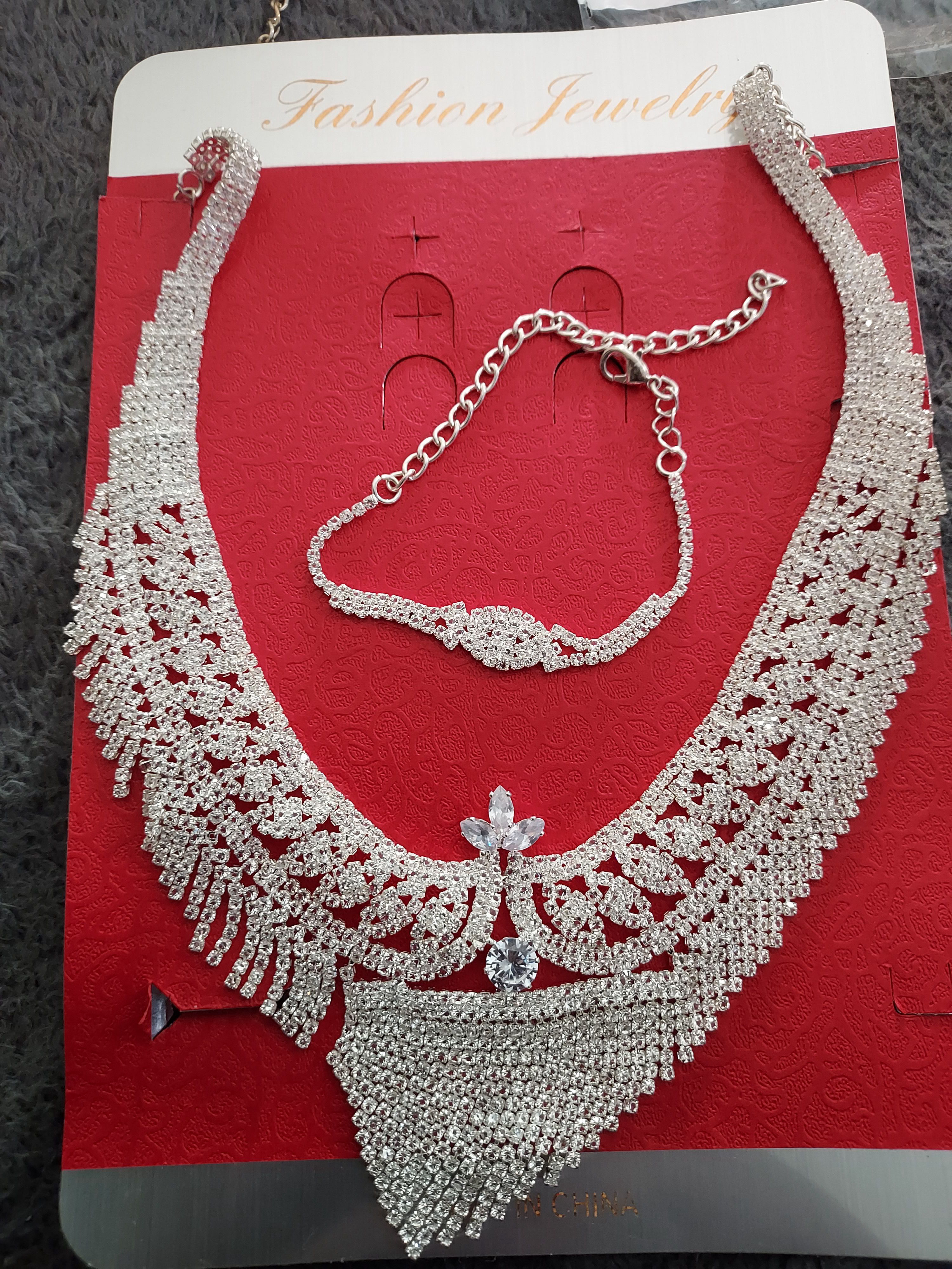 Necklace and bracelet 