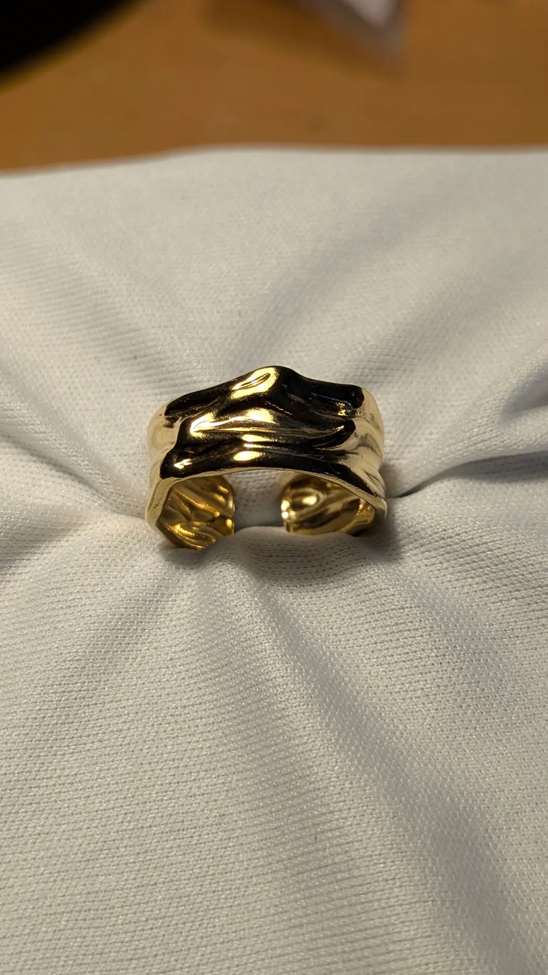 Bague Dorée Ajustable Effet Métal Fondu - Design Unique et Élégant

