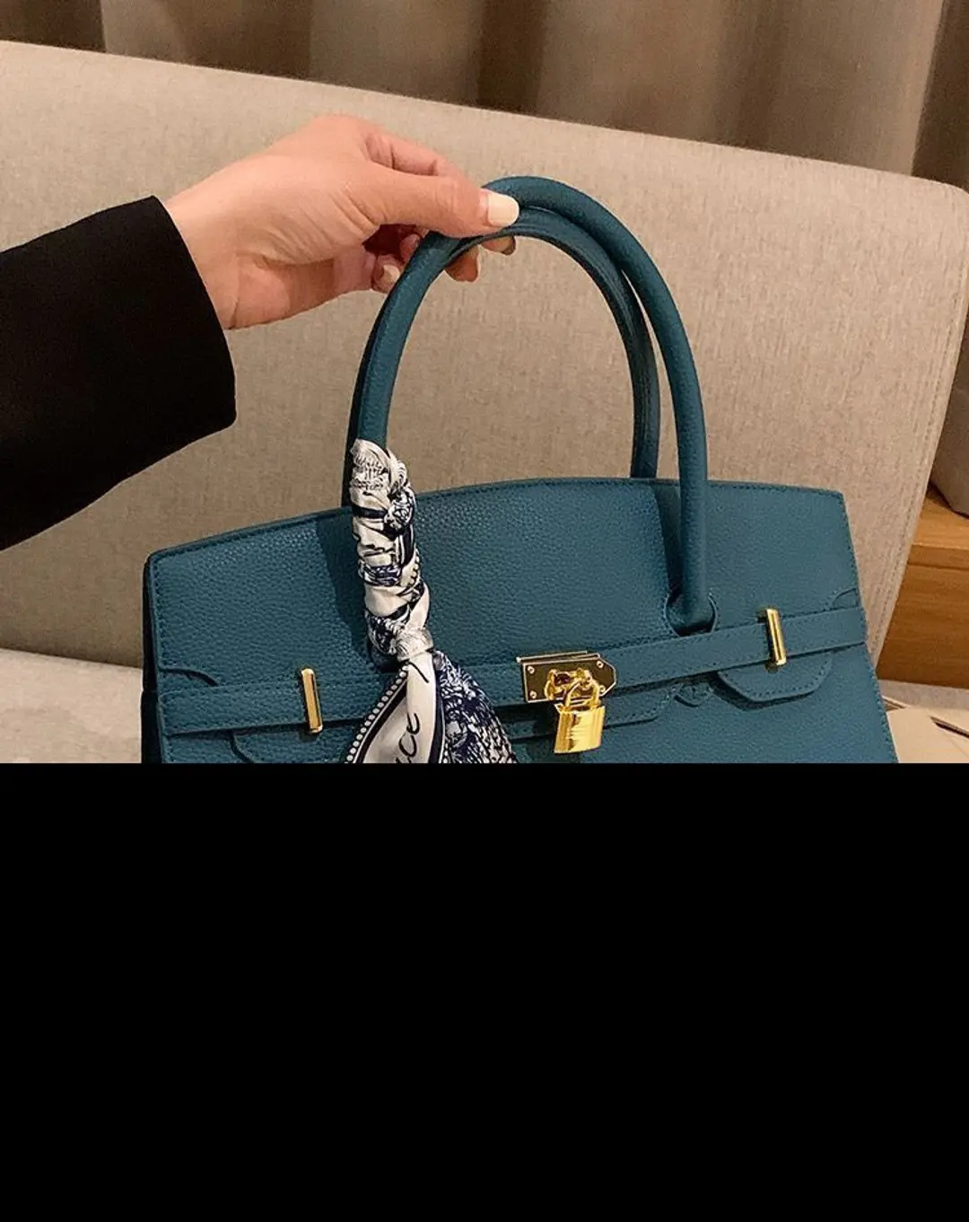 Leather handbag 