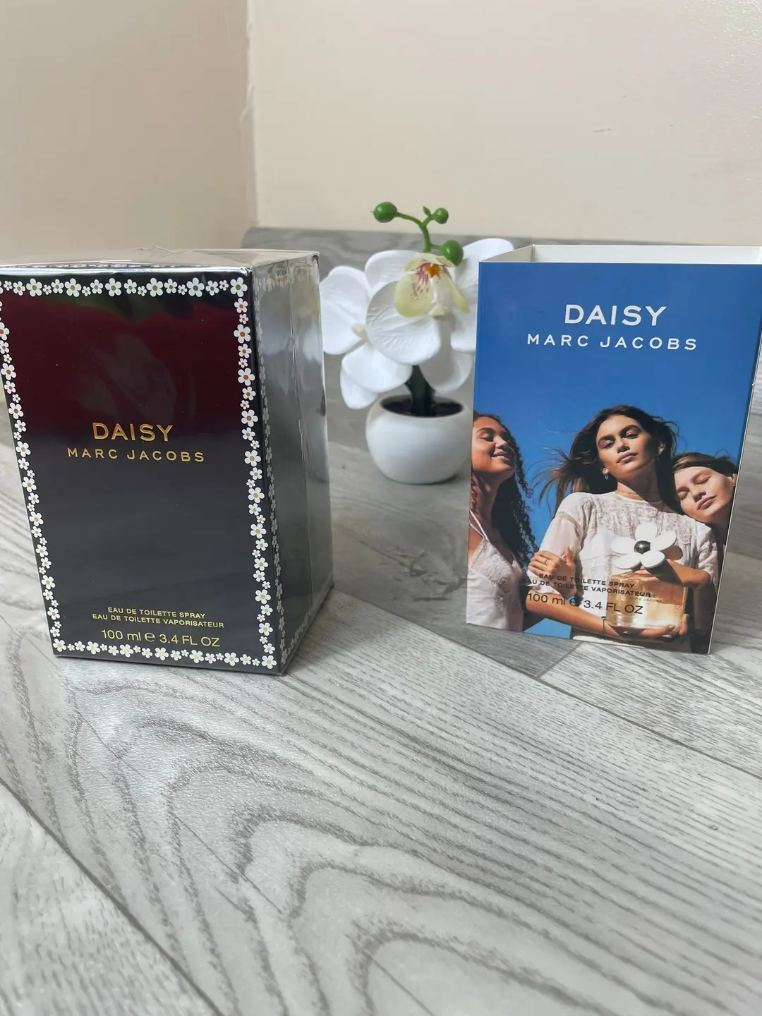 Ladies / women's perfume 