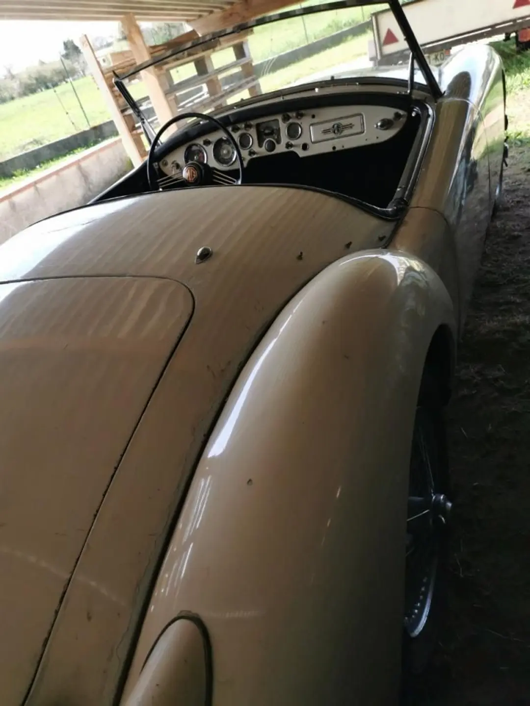 De 1956 à 2025 utiliser par mon grand père mon grand père est un collectionneur de voiture et je vis avec lui et il es décédé à négocier en message 