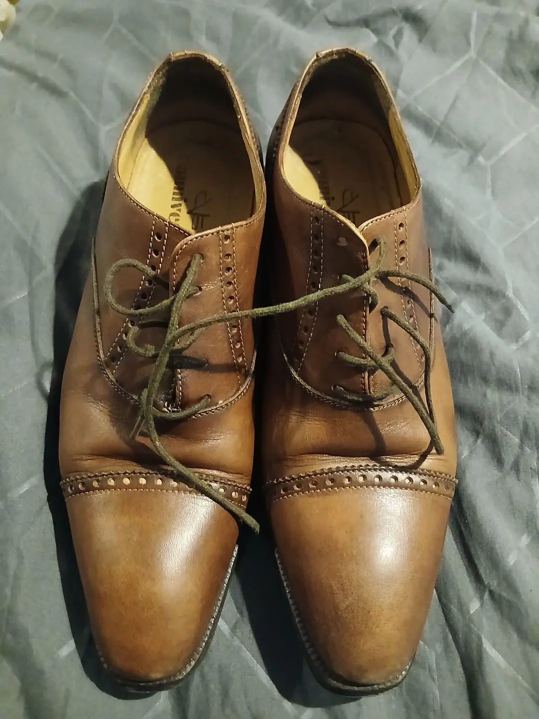 Chaussure de couleur marron 