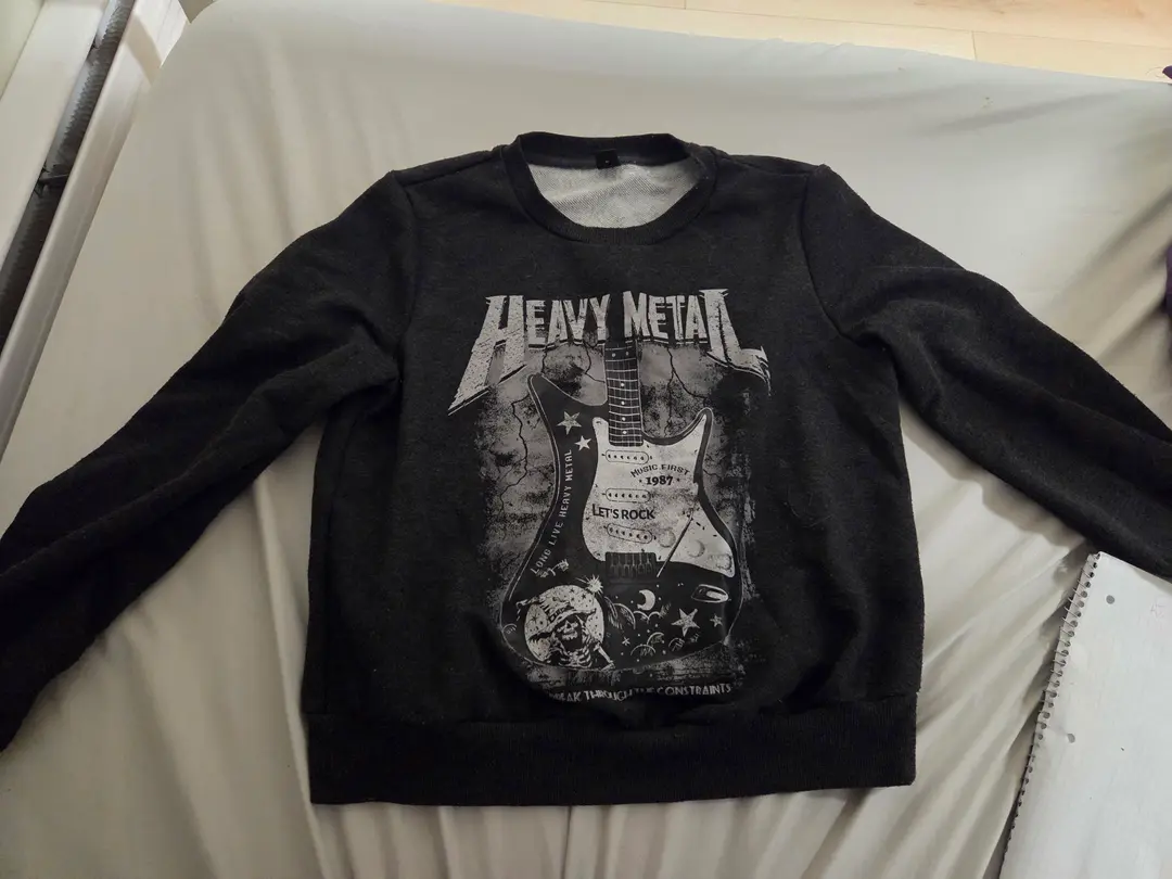 Pull noir