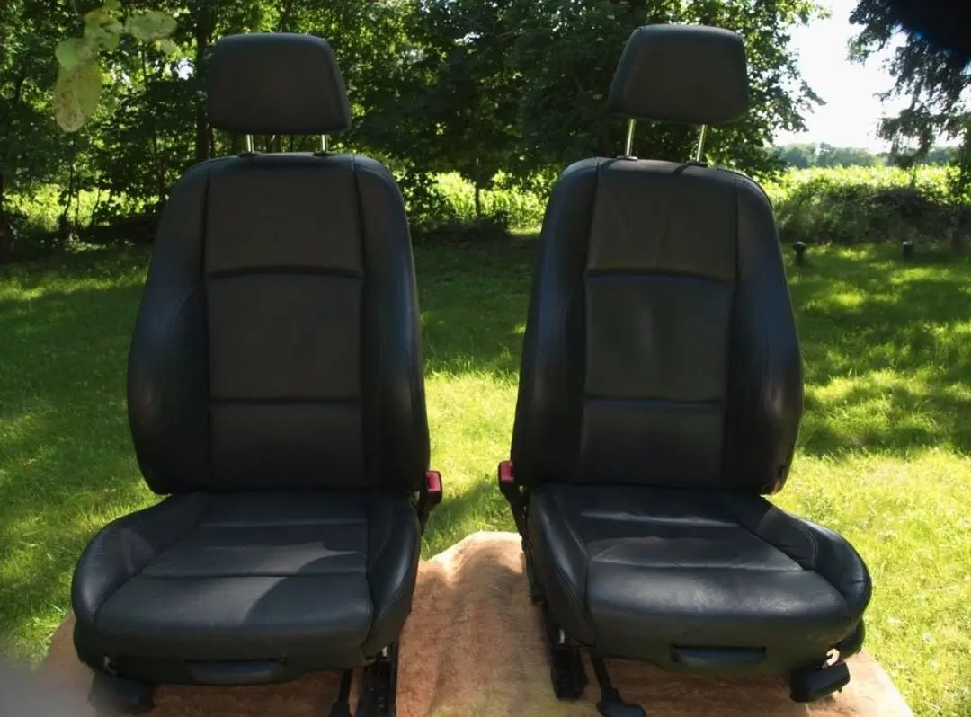 SIÈGES SPORT EXCLUSIFS pour BMW E82 COUPÉ (2 portes)
