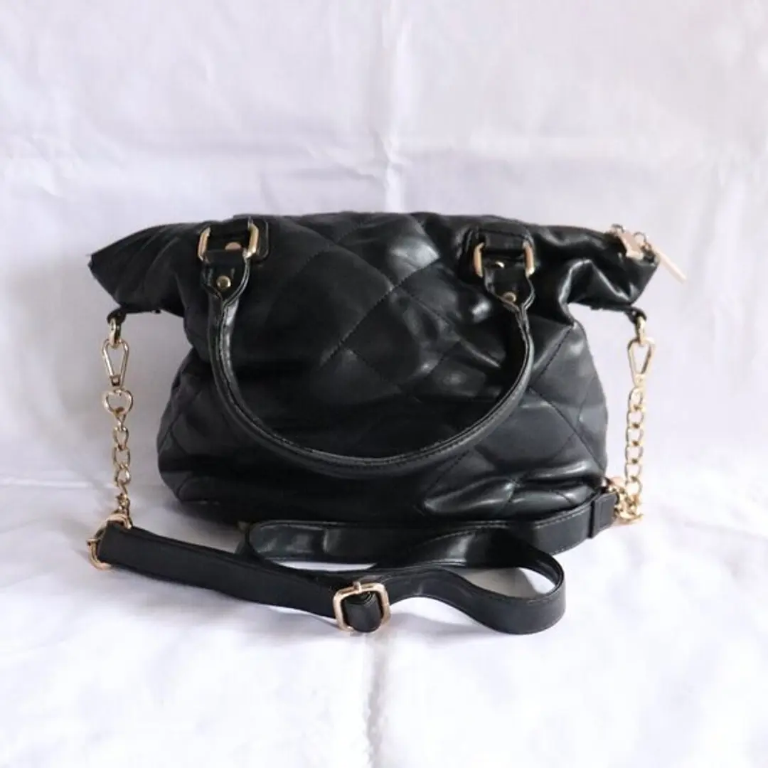 Deux Lux Women's Black Quilted Casual Zipper Lined Hand Cross Body Pocket Bag
