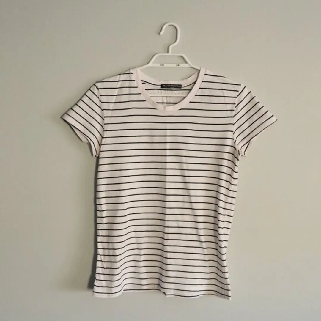 Brandy Melville Women's White Striped Crewneck Stretch T-Shirt Top