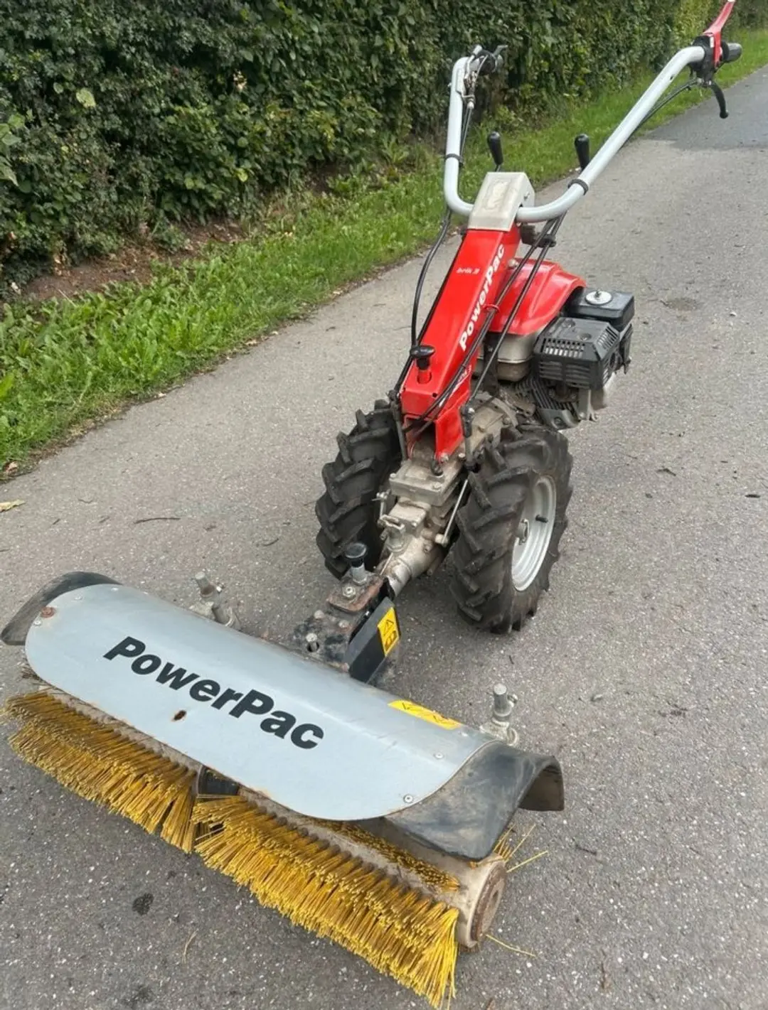 Motoculteur Brik3 PowerPac avec balayeuse et lame à neige 