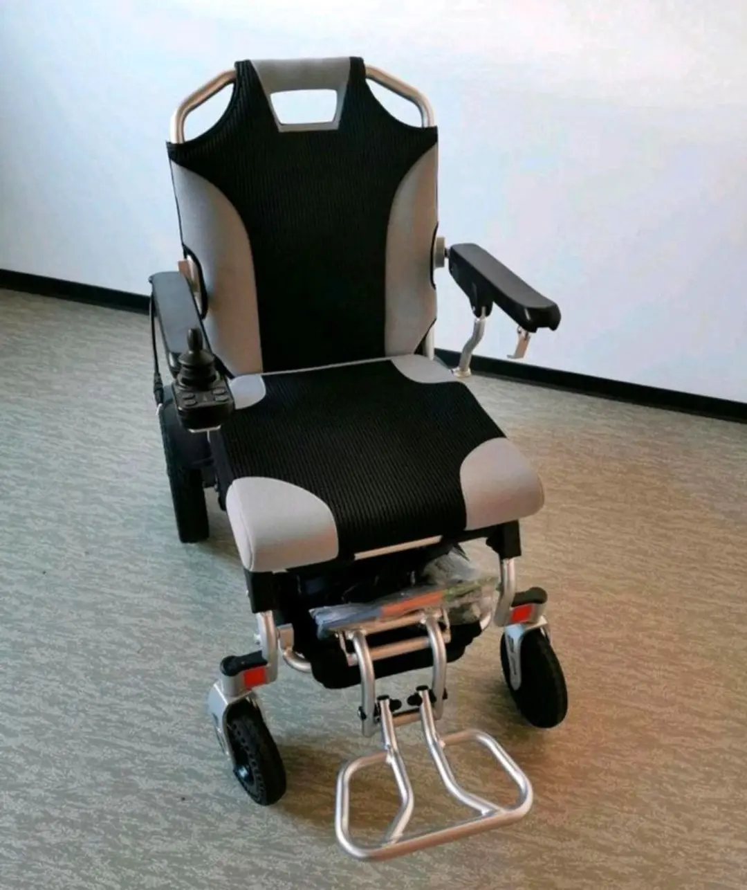 Fauteuil roulant électrique avec batterie - État quasi neuf