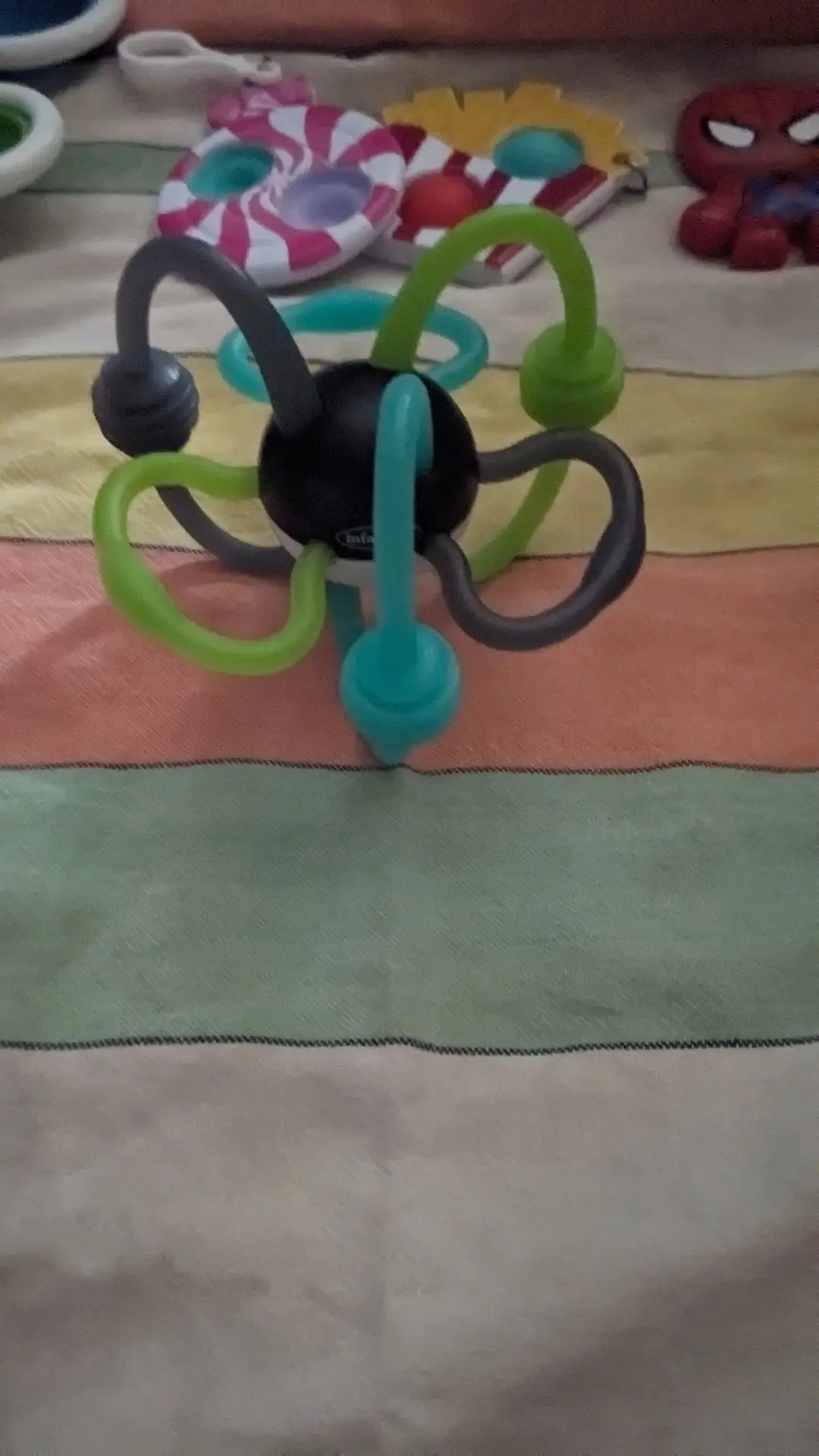 Infantino bend and teeth teething toy 