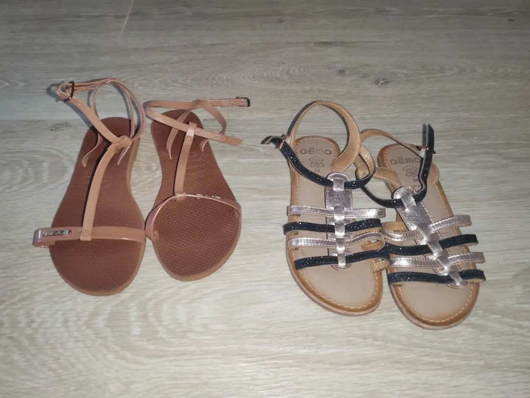 Père de 2 sandalettes 