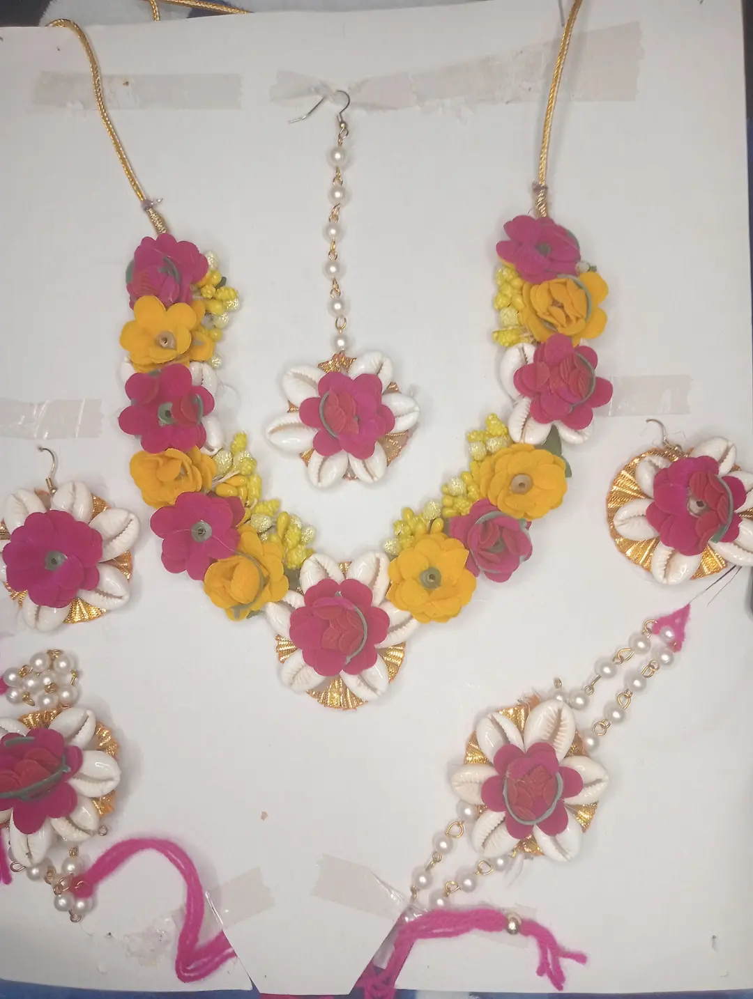 Artificial flowers set