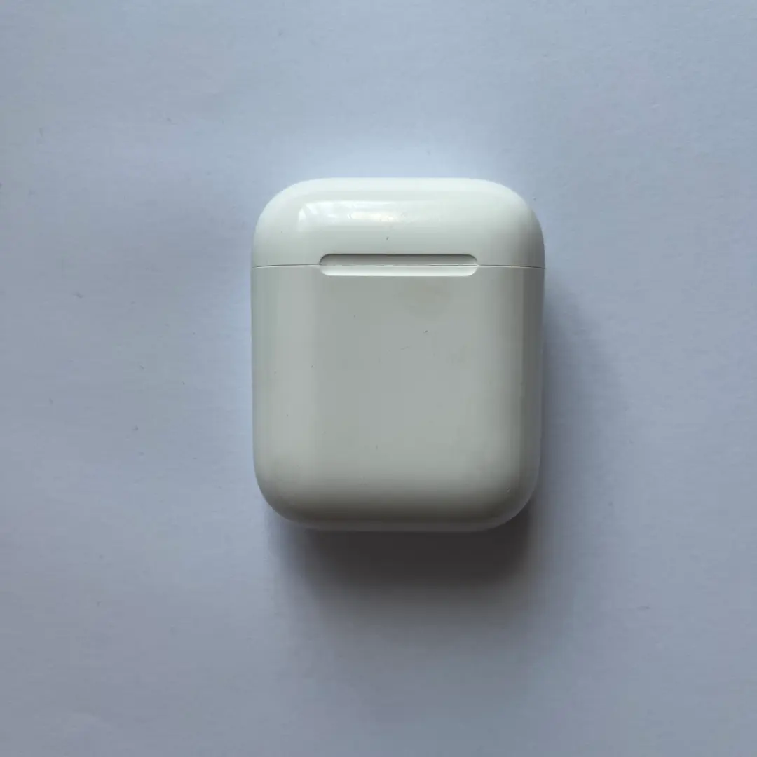 Apple AirPods 2ND GENERATION Charger Included 