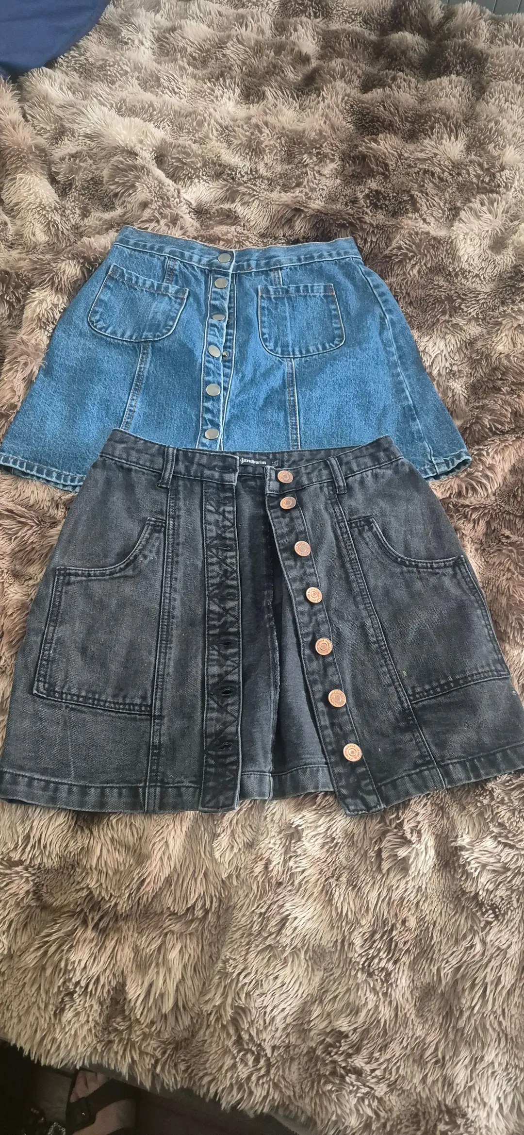 Deux jupe taille xs ytre bonne état 