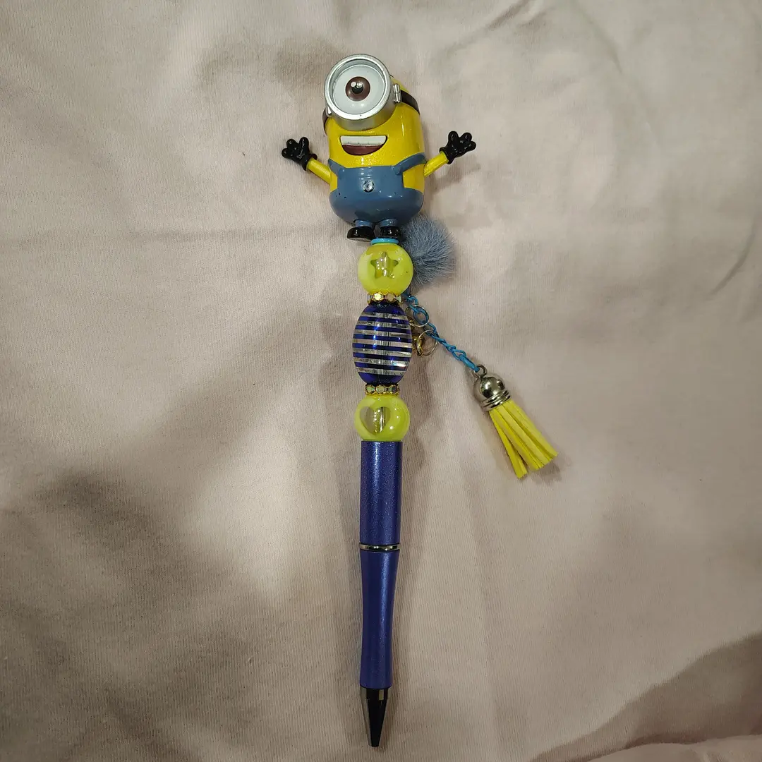 Pencil of the character of minions