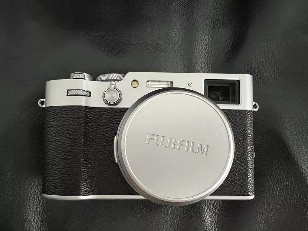 Appareil photo numérique compact 40,2 mégapixels Fujifilm  X100VI NEUF