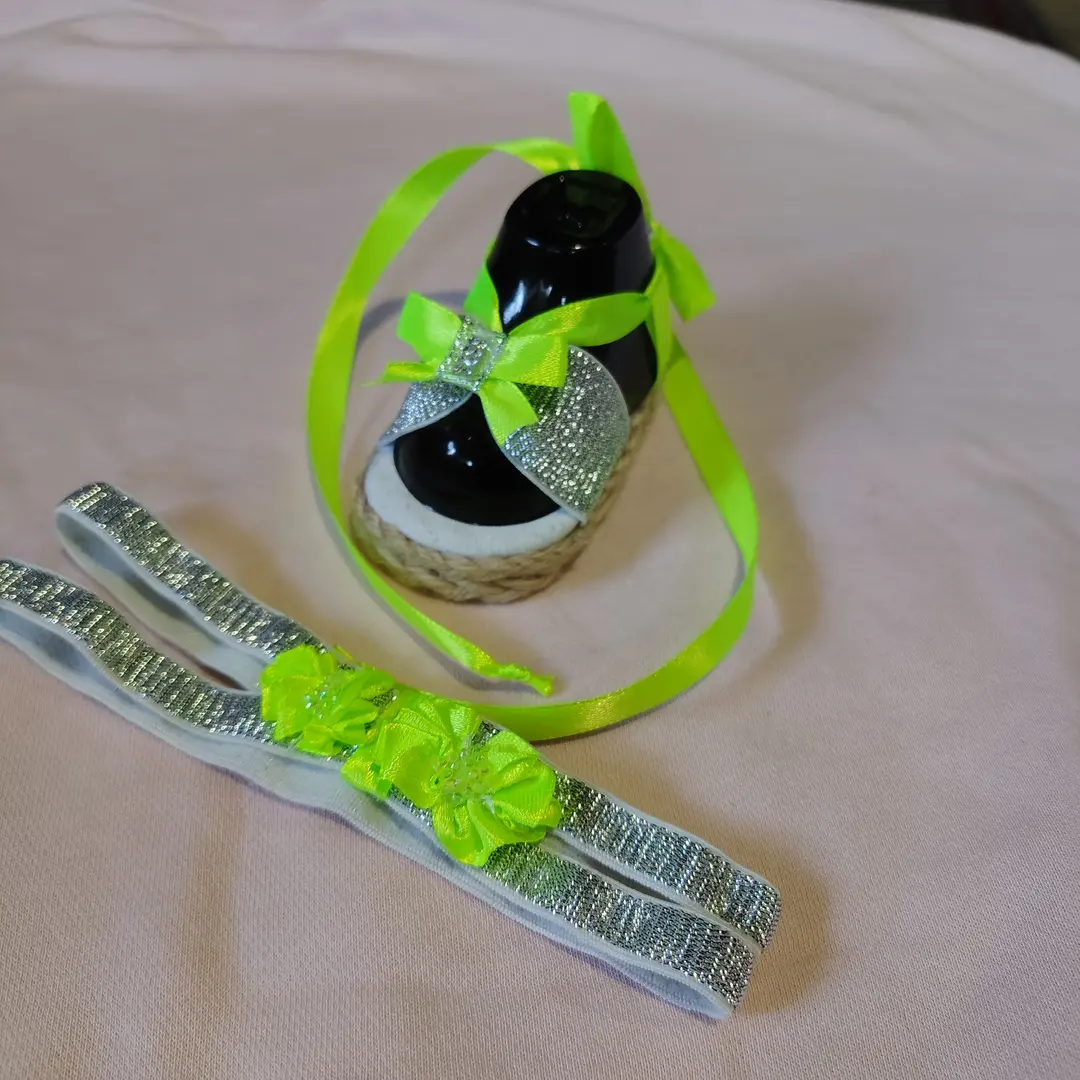 Fluorescent green baby sandals with elastic strap as a gift