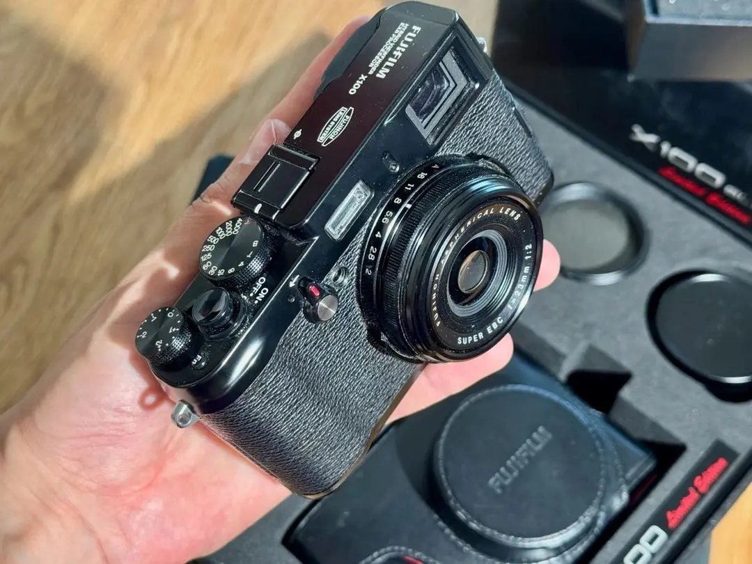 Fujifilm X100 noir édition limitée 4886/10000 - boîte complète - rare coffret co