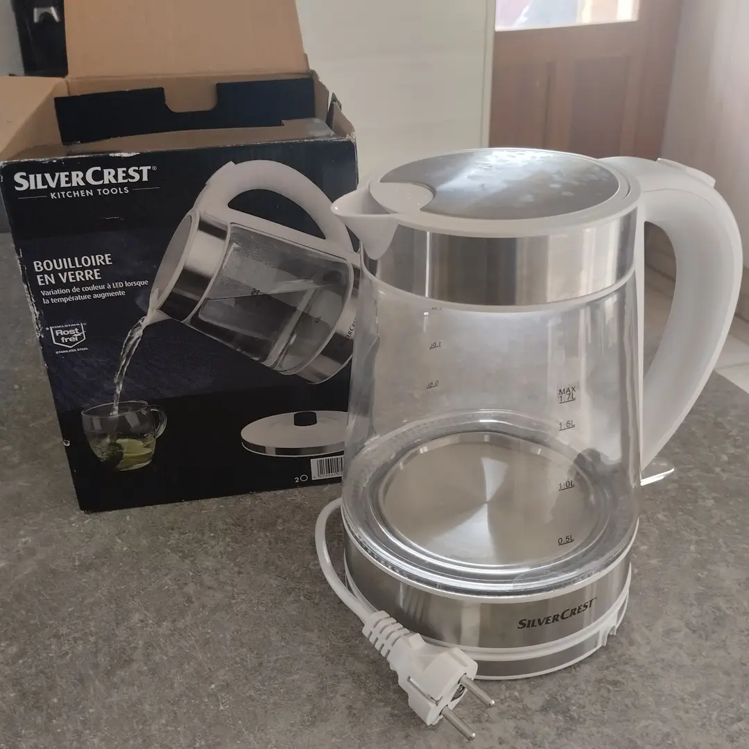 Bouilloire électroménager 