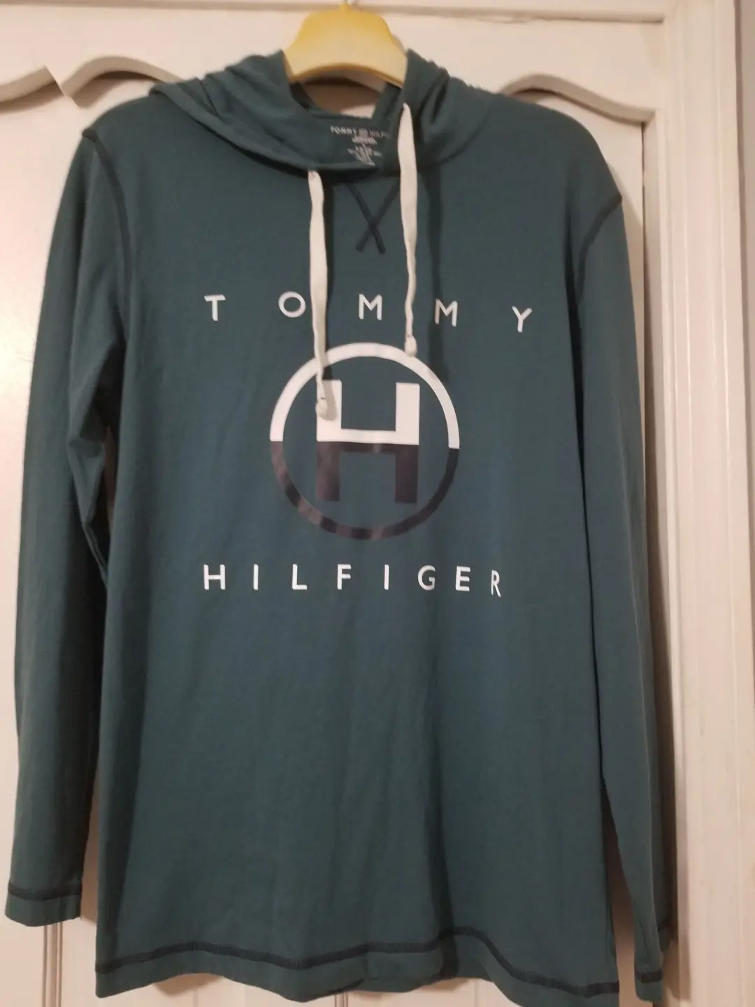 Tommy Hilfiger long sleeved hoodie size m
