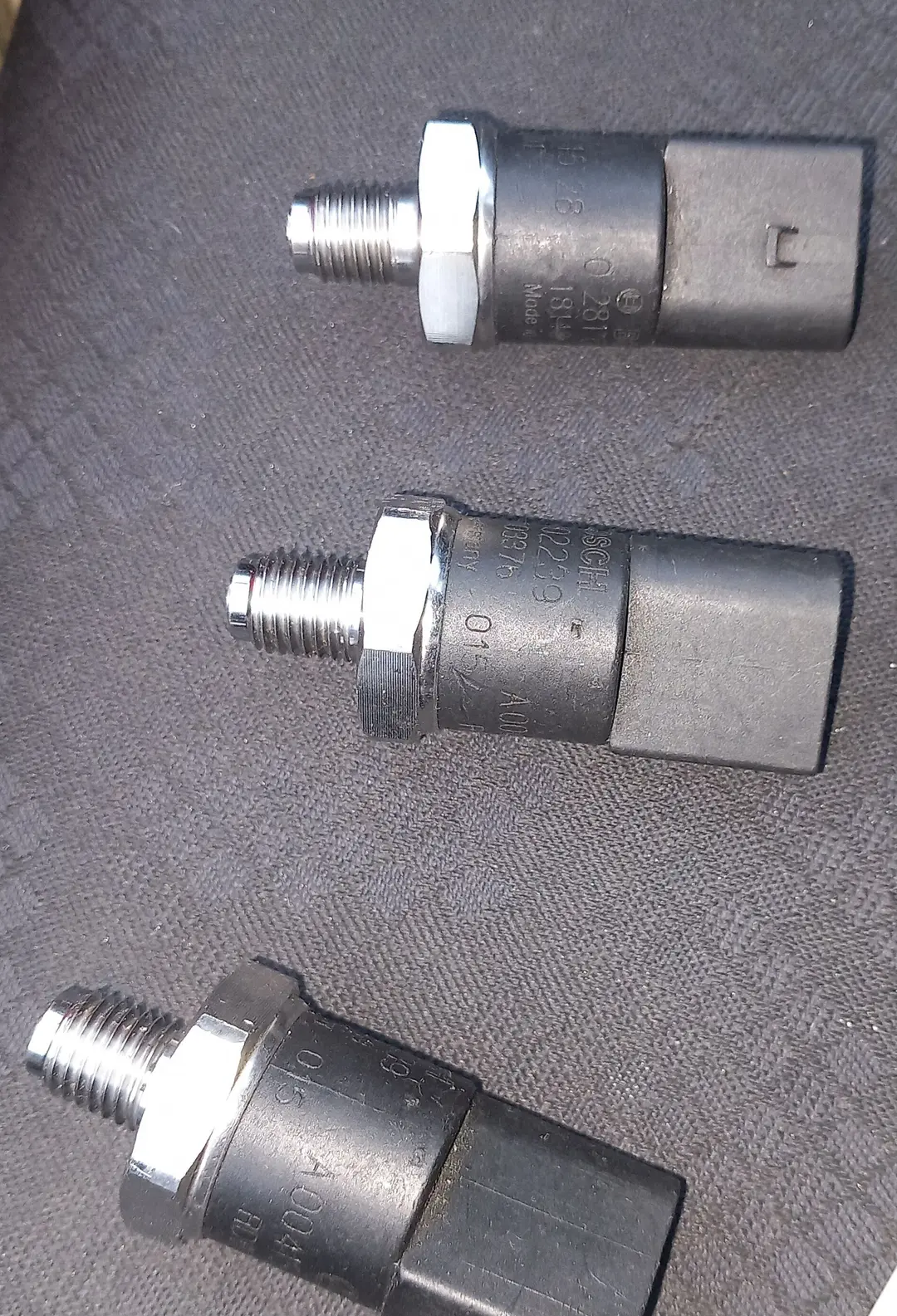 Capteur pression de gasoil rampe devant Mercedes c220 cdi du 2000 à 2007 