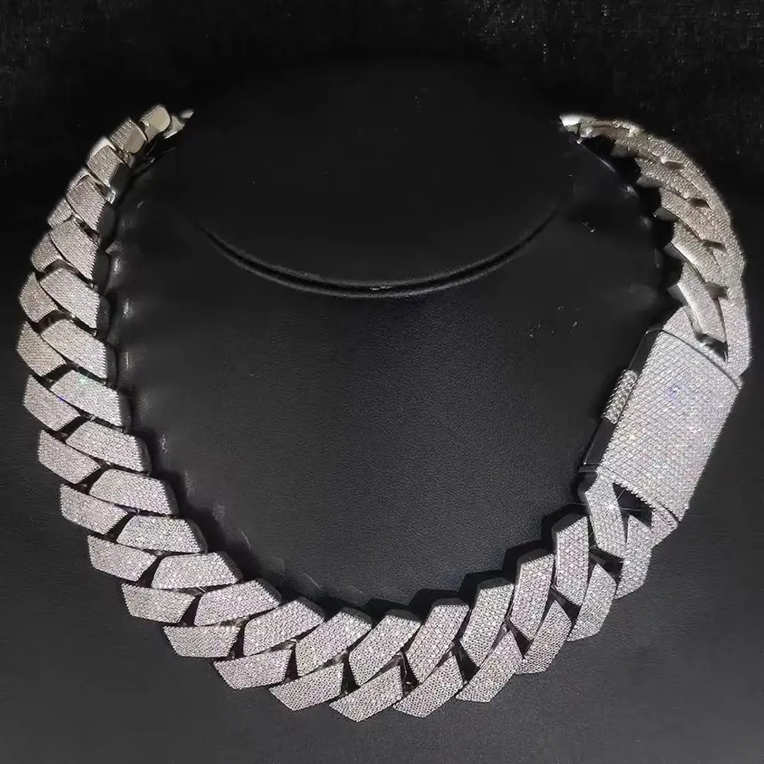 18mm Iced Out Chain GRA Cartified