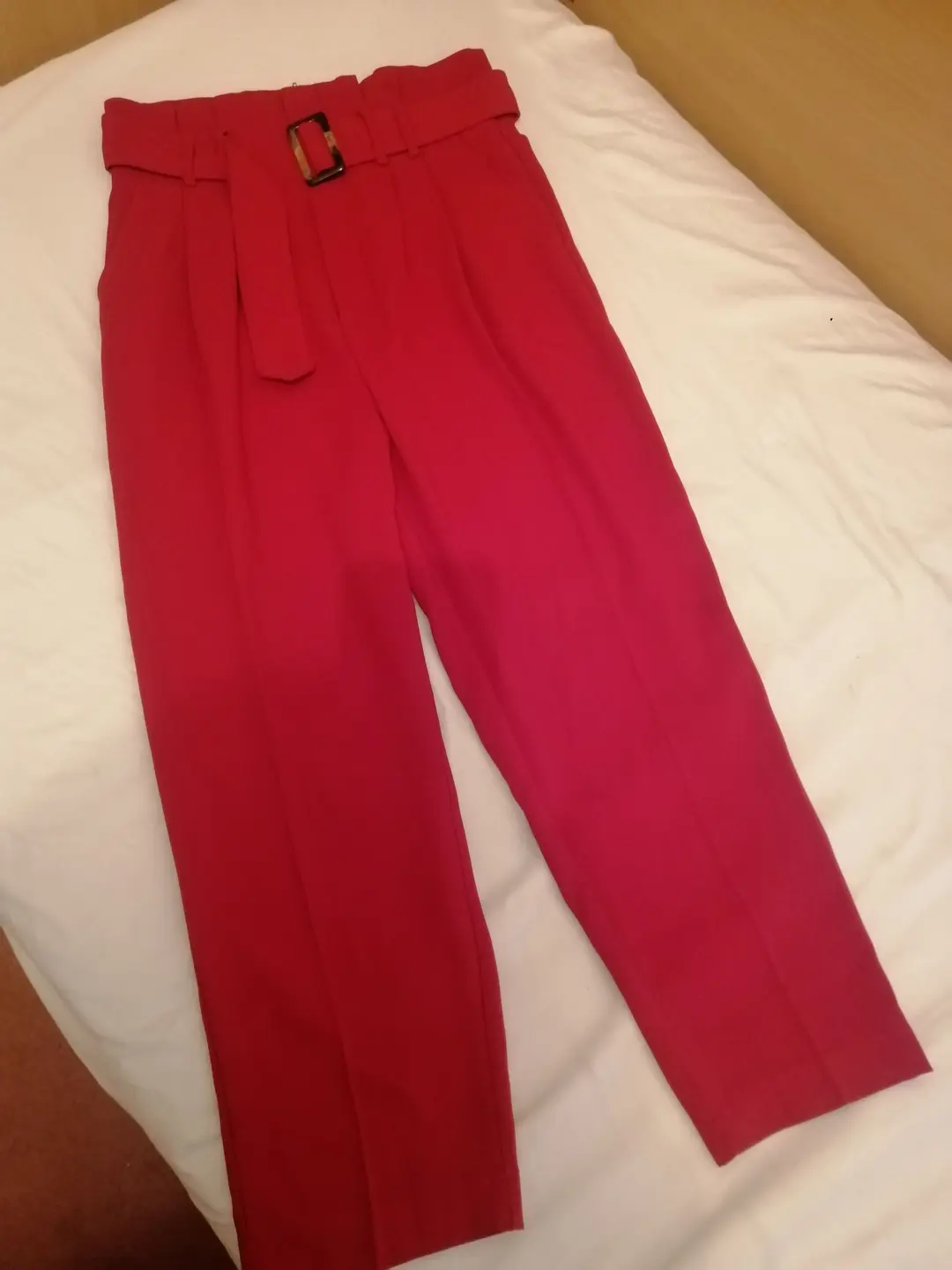 Pantalon rouge chic Stradivarius, taille 40
