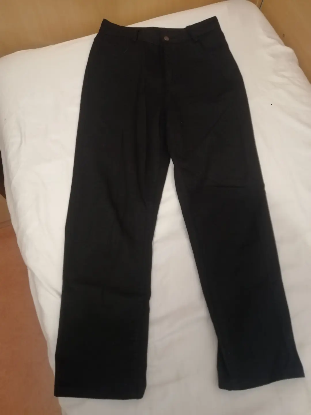 Jean noir, taille 38, coupe droite 