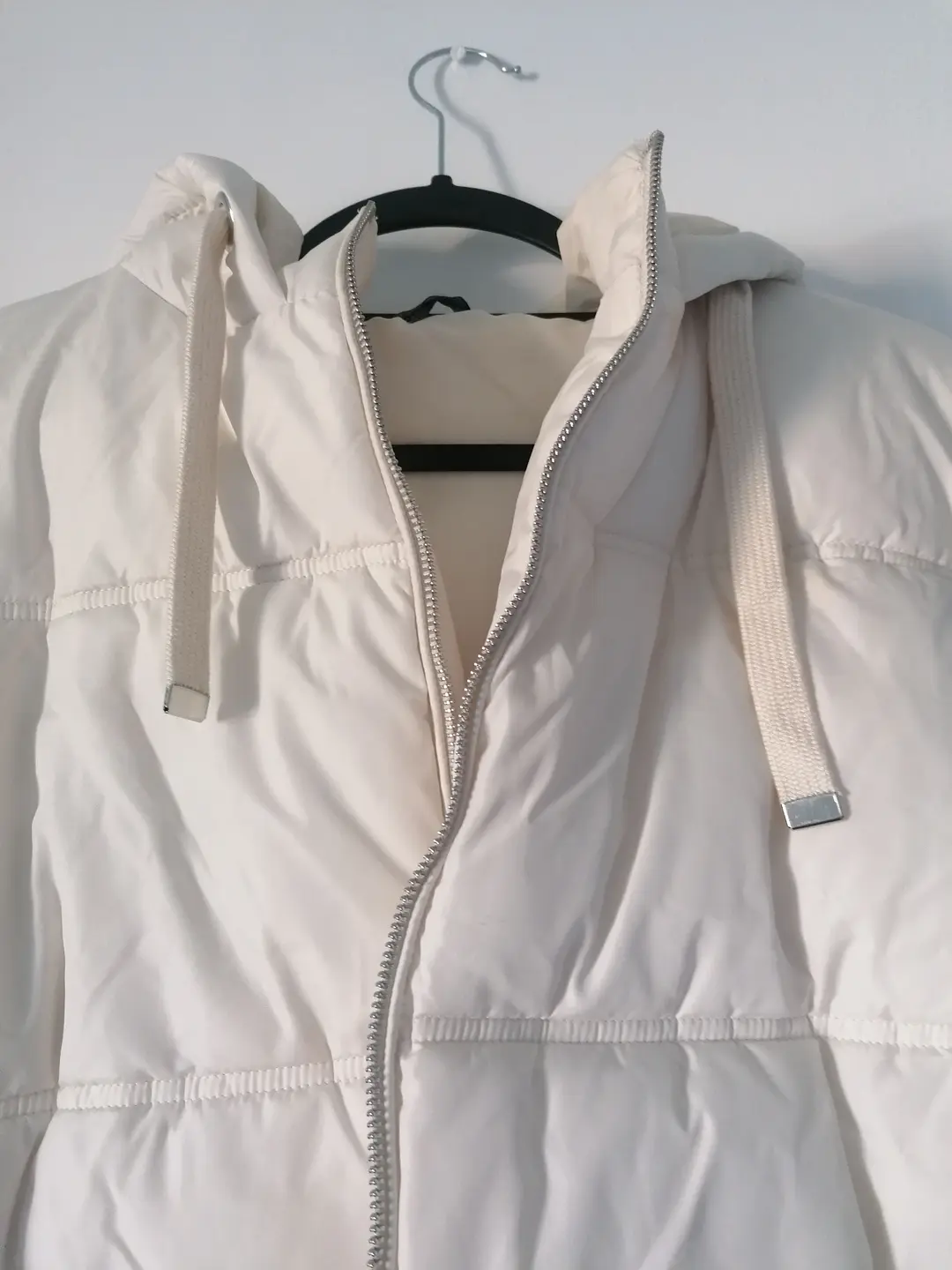Stylish Ladies Hooded Jacket – Excellent Condition!