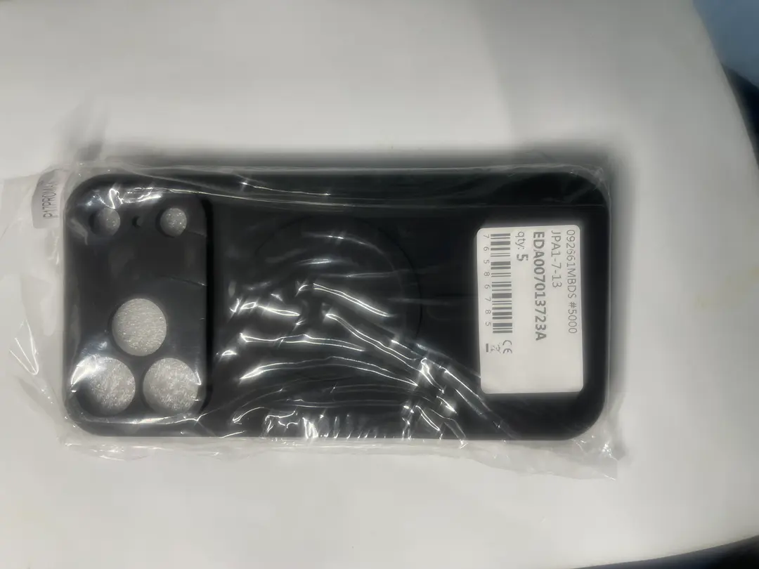 For iPhone 17 Pro Max Solid Color Liquid Silicone MagSafe Magnetic Protective Phone Case (Black)