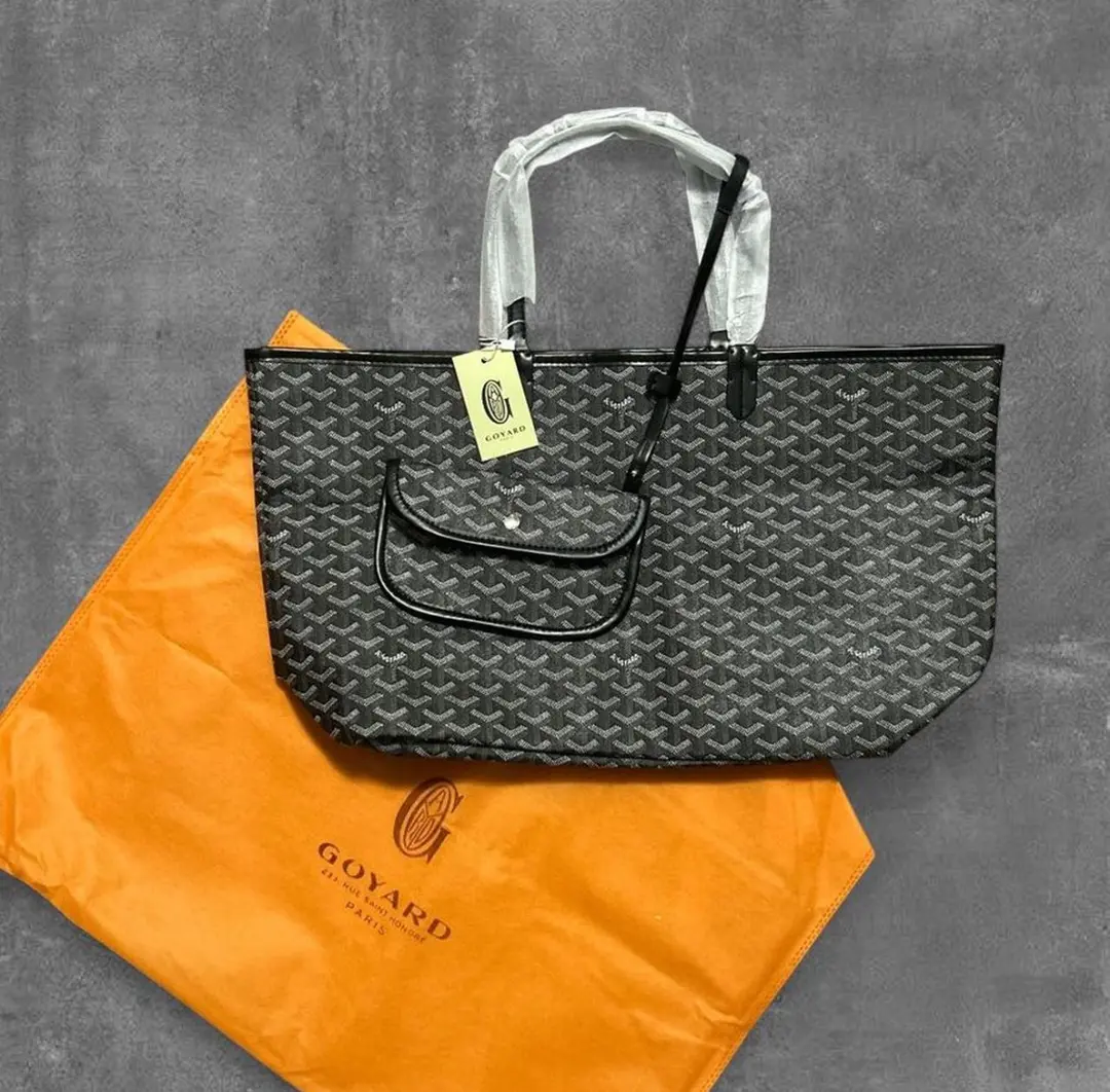 Black Gyard Tote bag