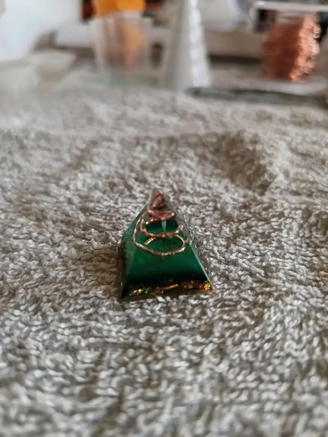 Piramide orgonica ciondolo