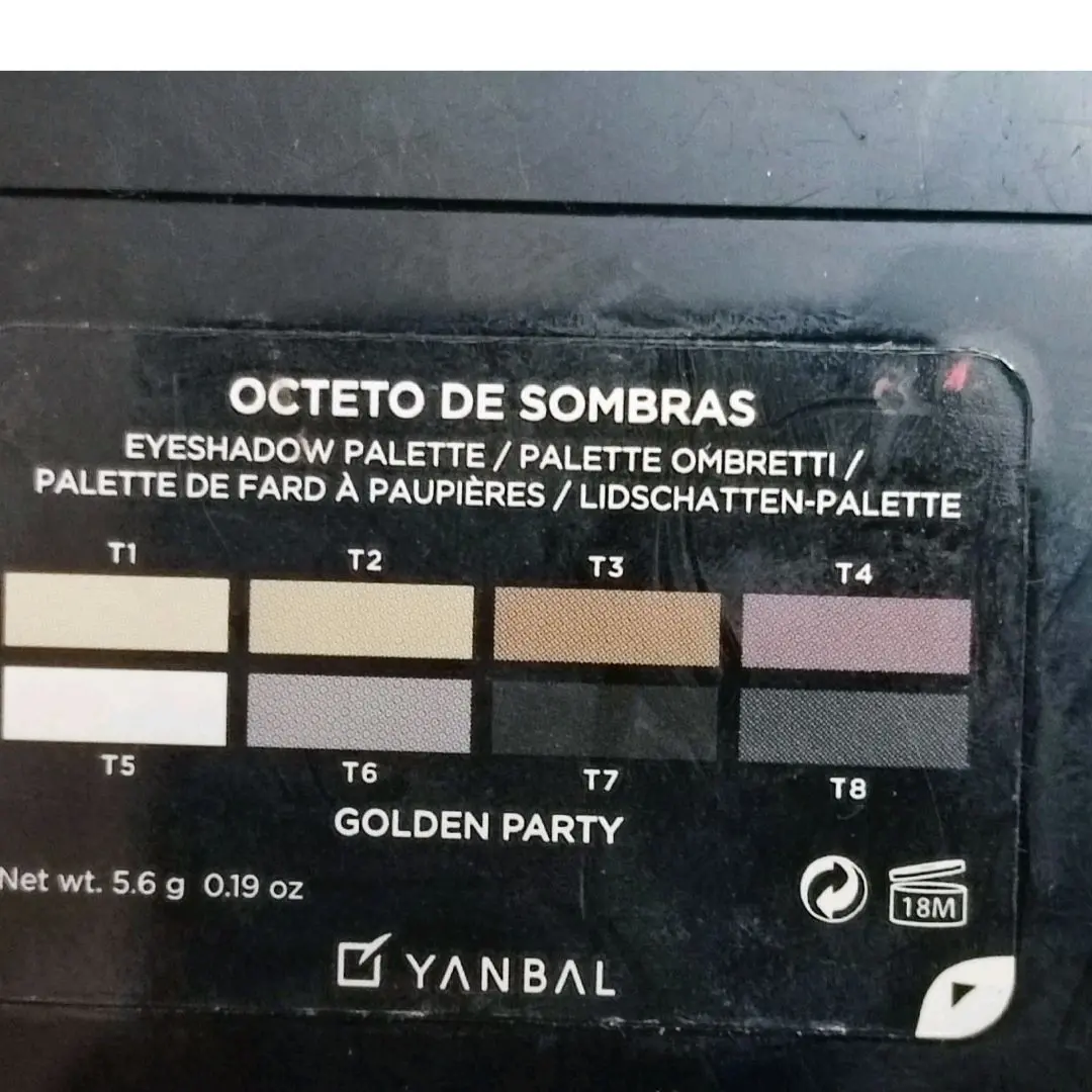 Palette di ombretti Yanbal Golden Party con otto colori.