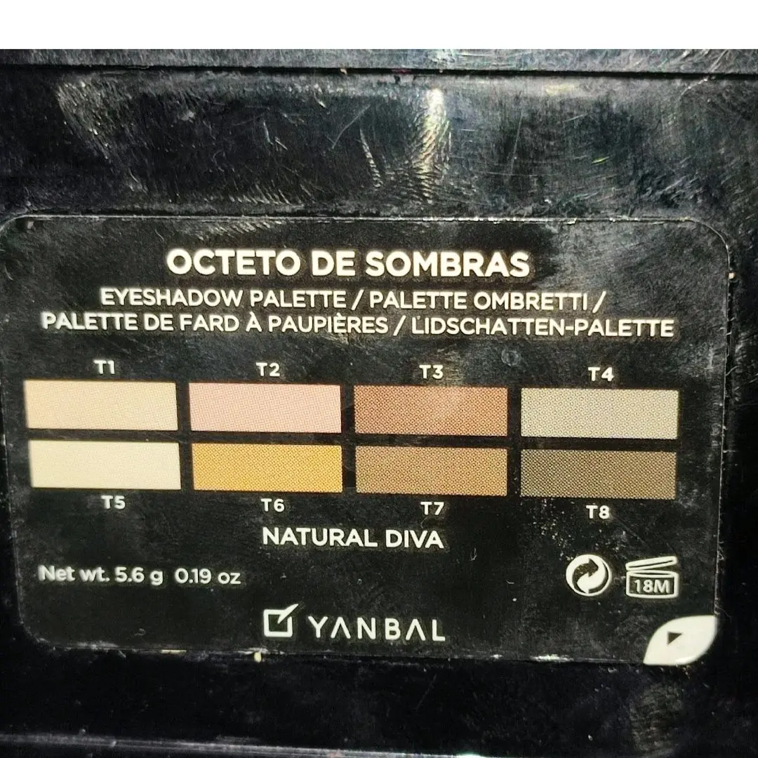 Palette di ombretti Yanbal Natural Diva con 8 tonalità.