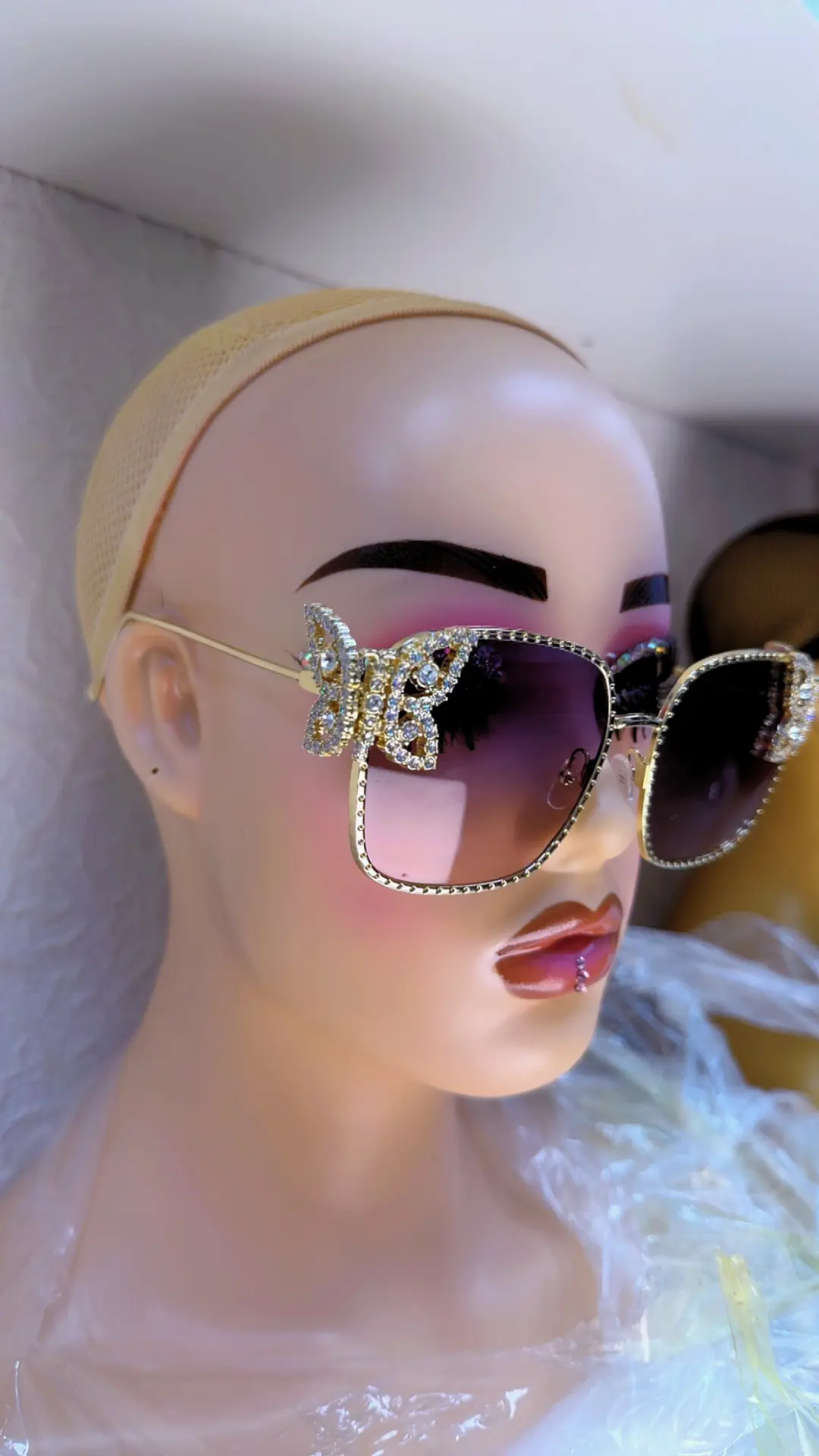  luxury alloy cat-eye sunglasses featpurple lenses and gold-toned frames.