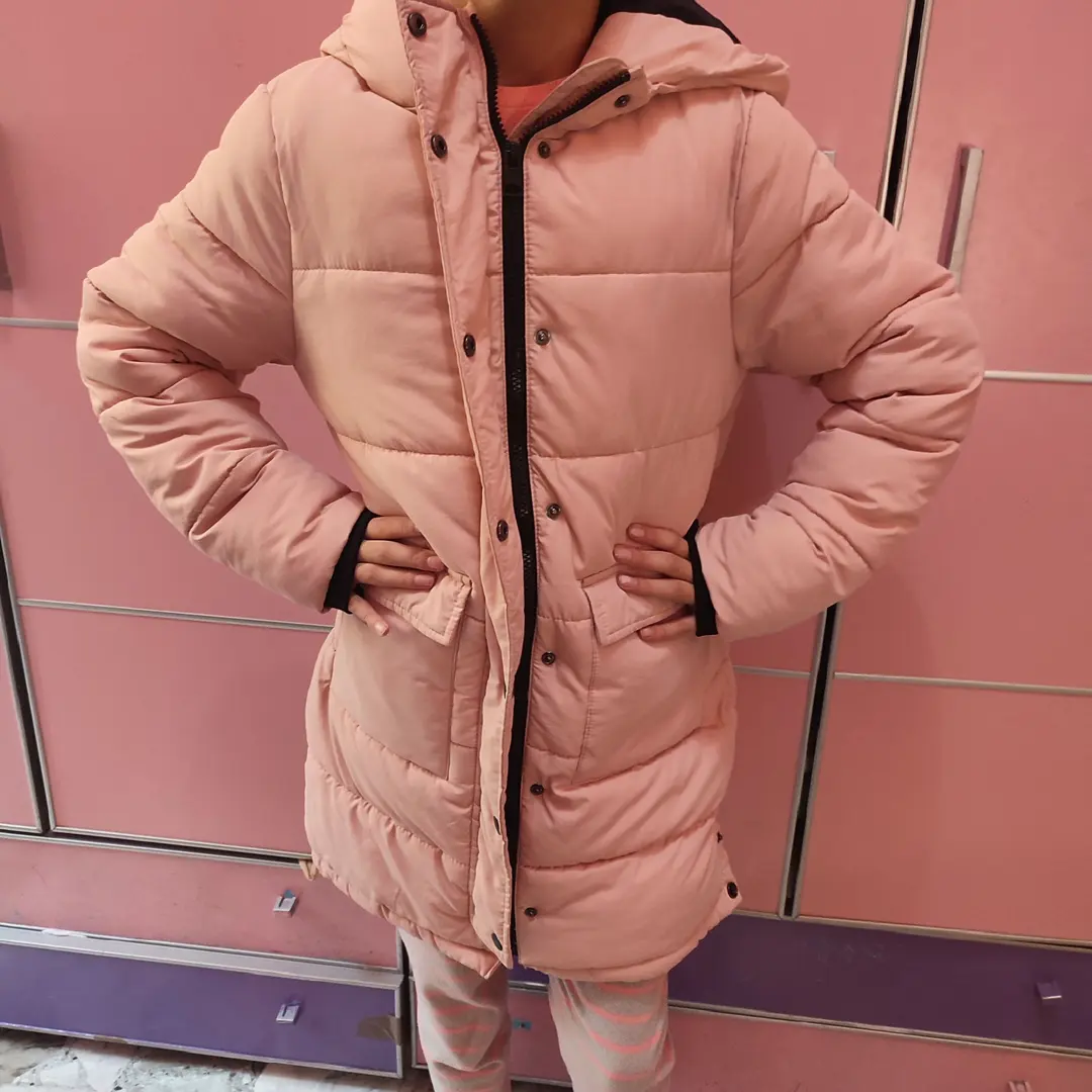 Piumino per bambina  con cappuccio rosa