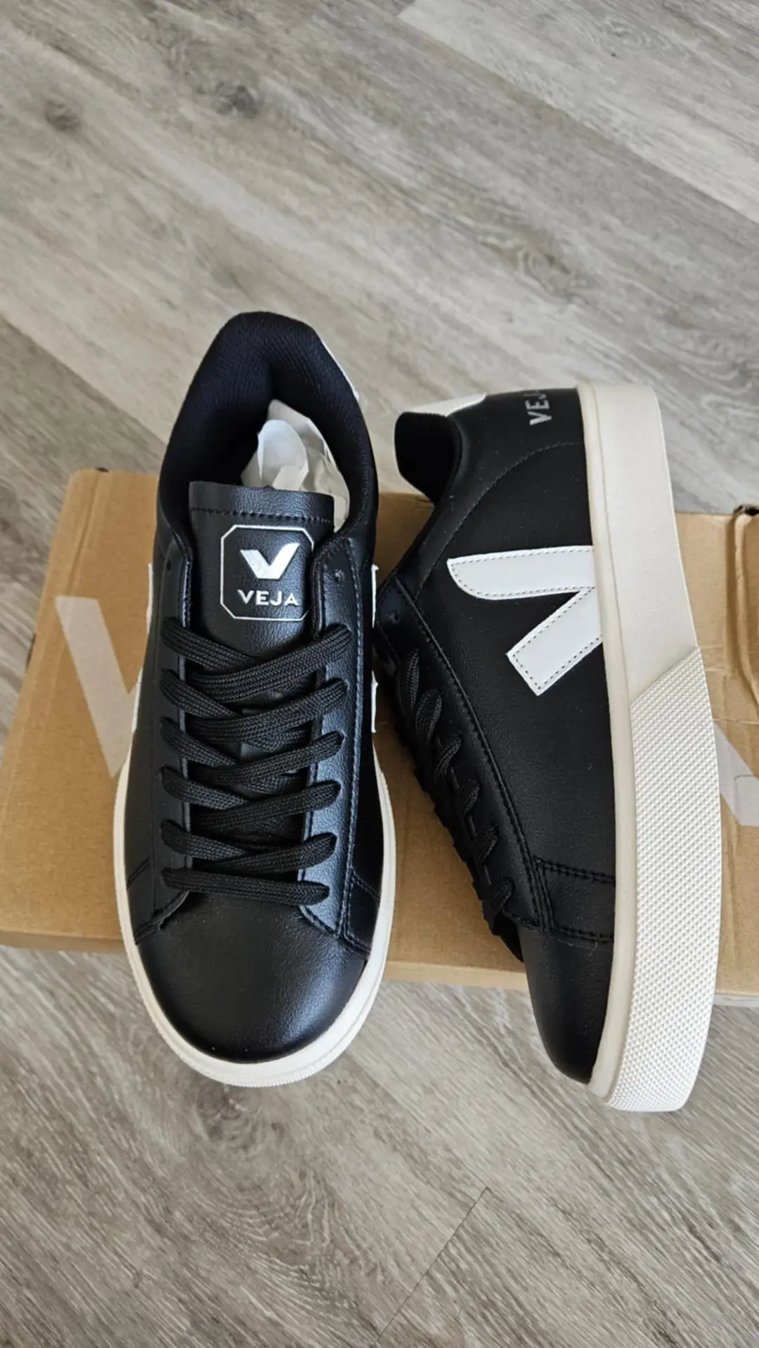 Veja black size 5uk 